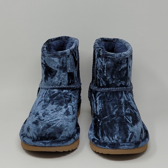 UGG Classic Mini II Velvet Fashion Winter Boot Big Girl Size 4 Blue 1142070K New - Picture 6 of 13